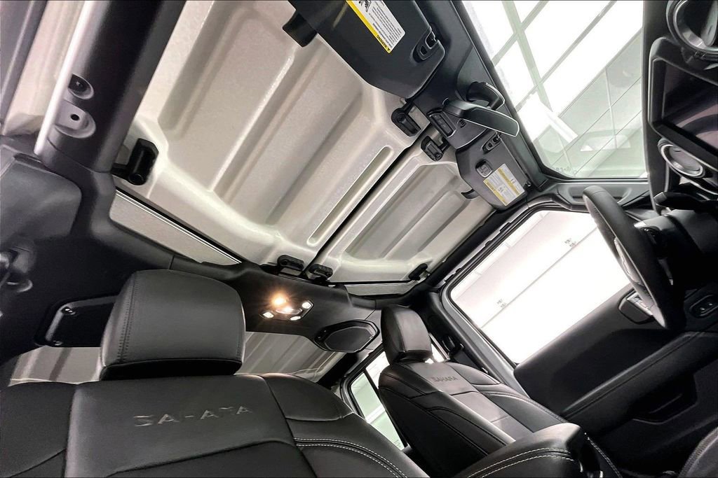 Used 2023 Jeep Wrangler Unlimited Sahara image 22
