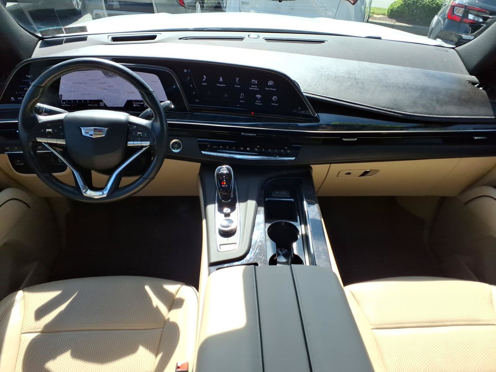 Used 2023 Cadillac Escalade Premium Luxury AWD/4WD image 12