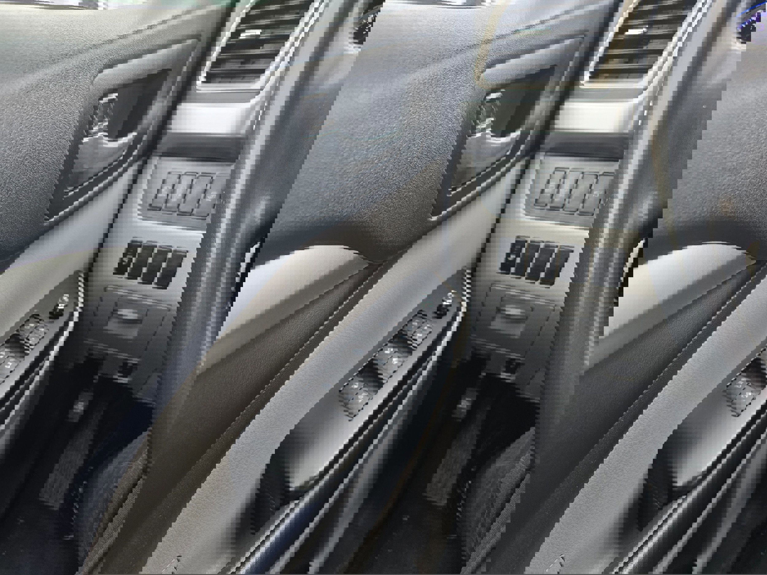 Used 2019 Toyota Highlander SE image 19