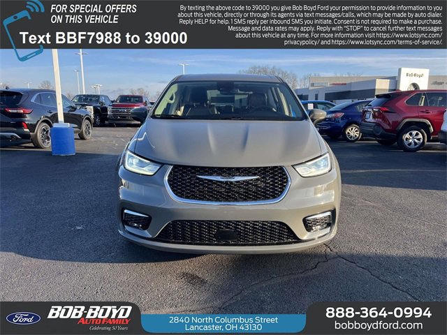 Used 2023 Chrysler Pacifica Touring-L image 8