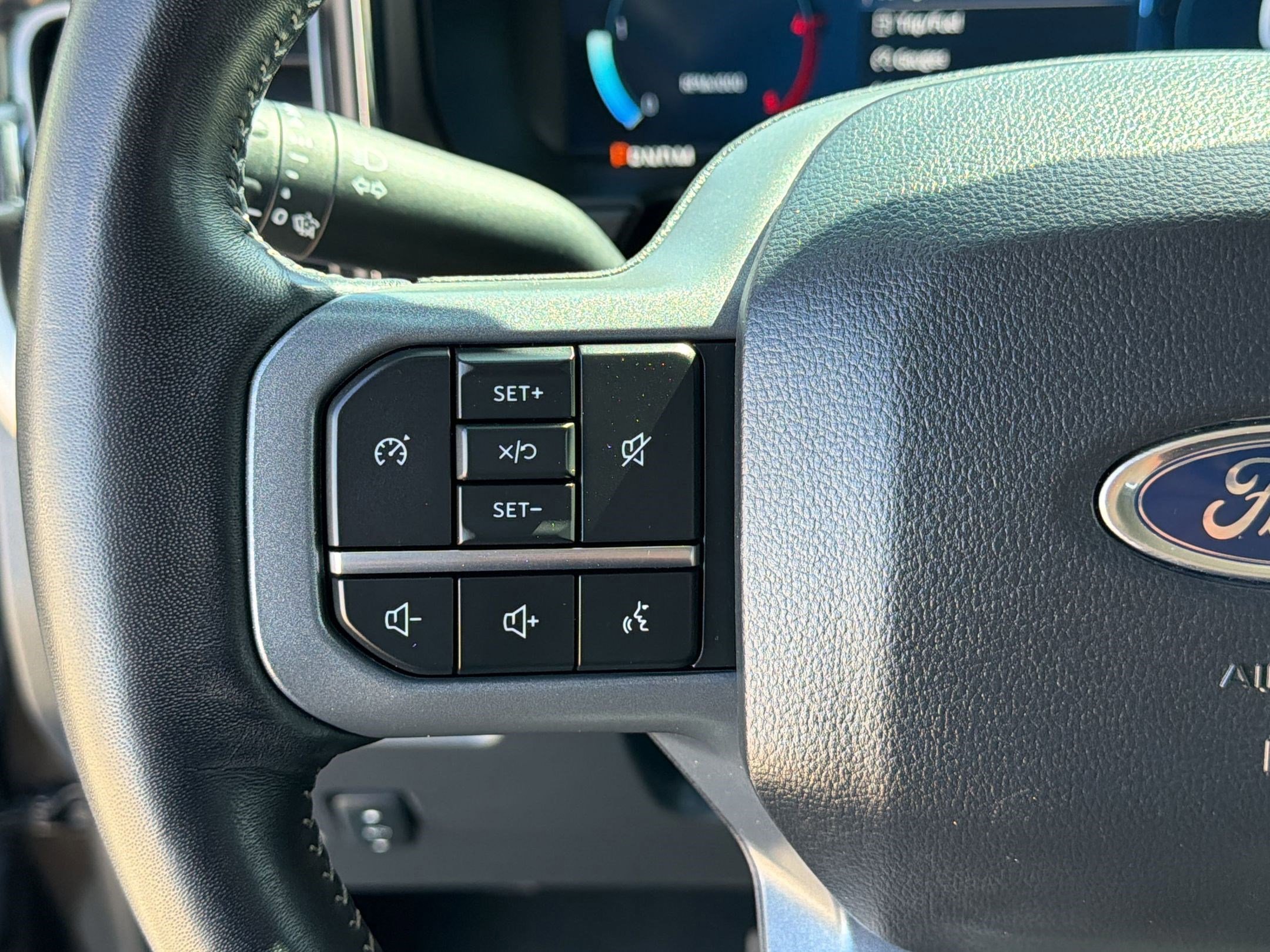 Certified 2024 Ford F250 Lariat w/ Black Appearance Package image 17