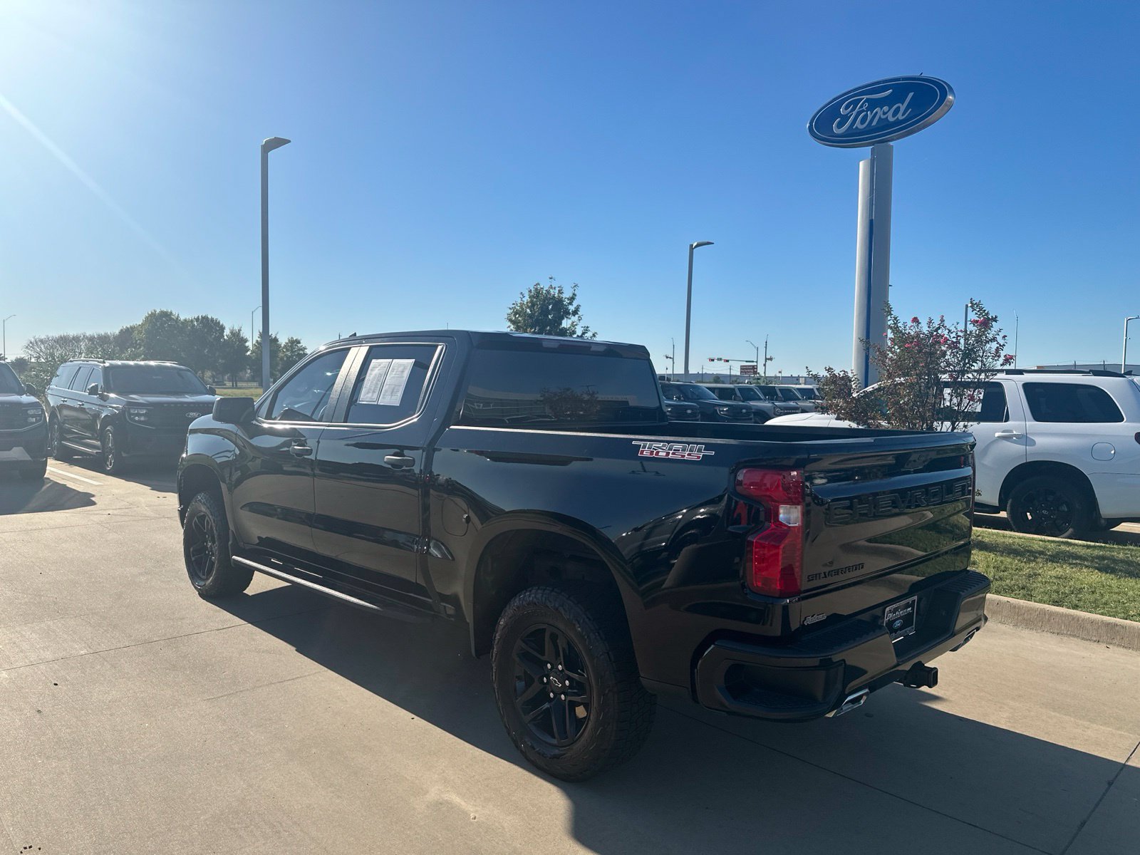 Used 2024 Chevrolet Silverado 1500 Custom Trail Boss w/ LPO, Dark Essentials Package AWD/4WD image 3