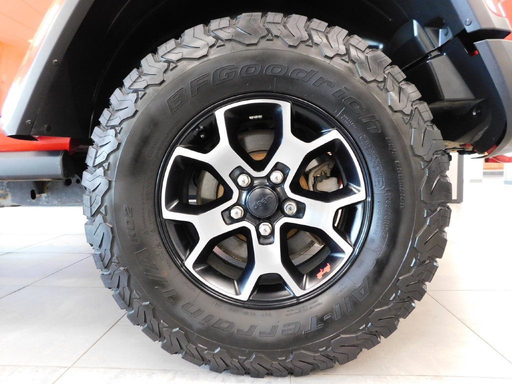 Used 2020 Jeep Wrangler Unlimited Rubicon w/ Dual Top Group AWD/4WD image 11