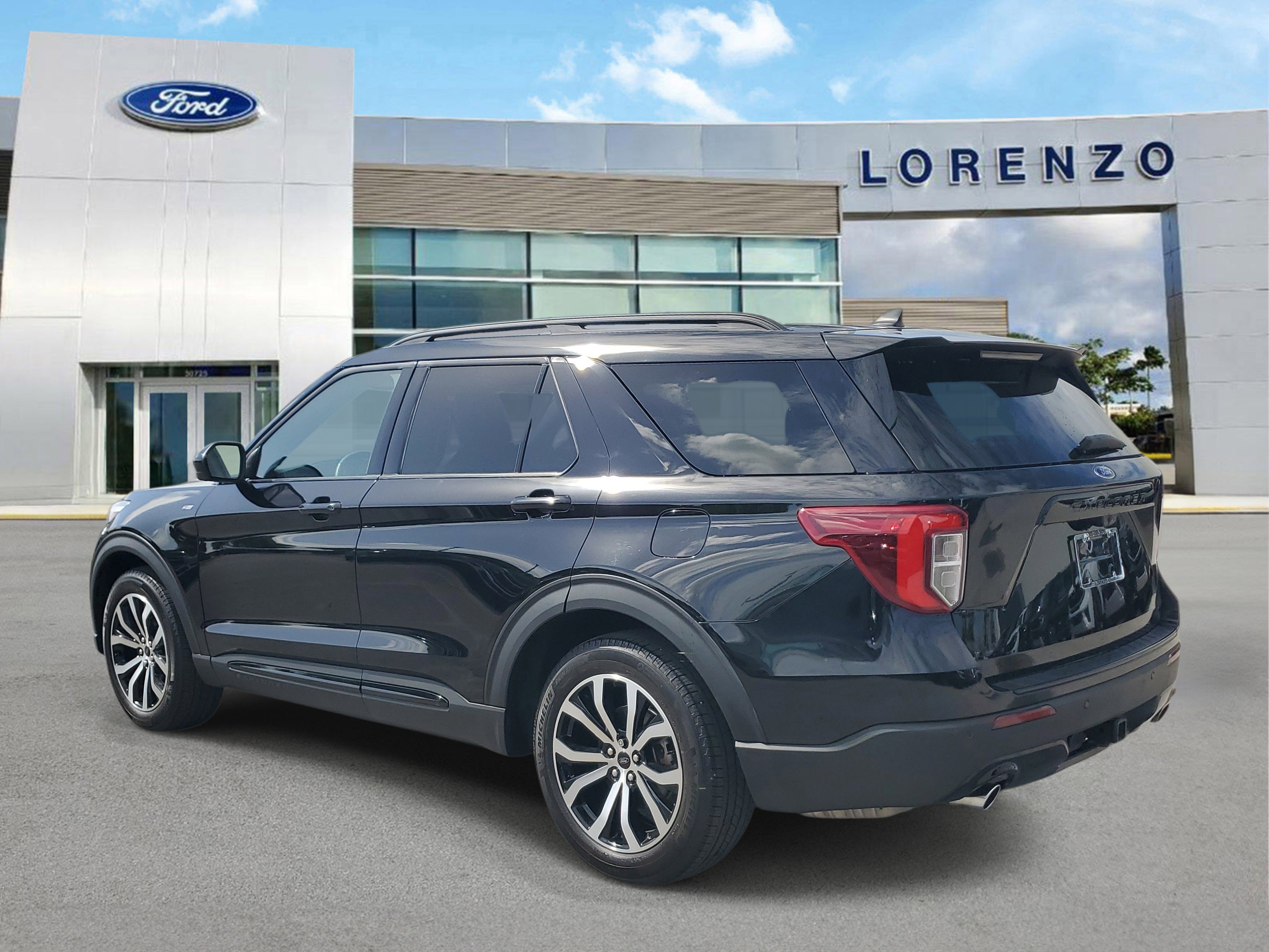 Certified 2023 Ford Explorer ST-Line w/ Class IV Trailer Tow Package RWD image 7