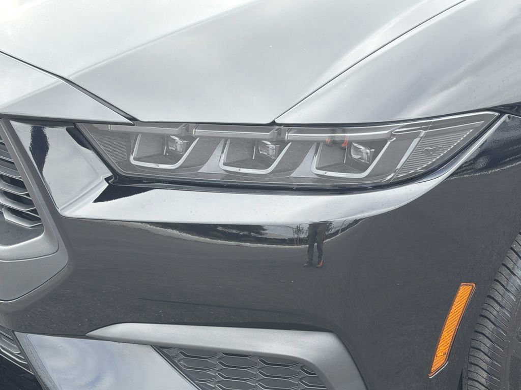 Certified 2025 Ford Mustang Coupe image 8