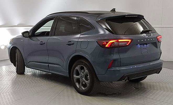 Certified 2023 Ford Escape ST-Line w/ Equipment Group 301A image 3