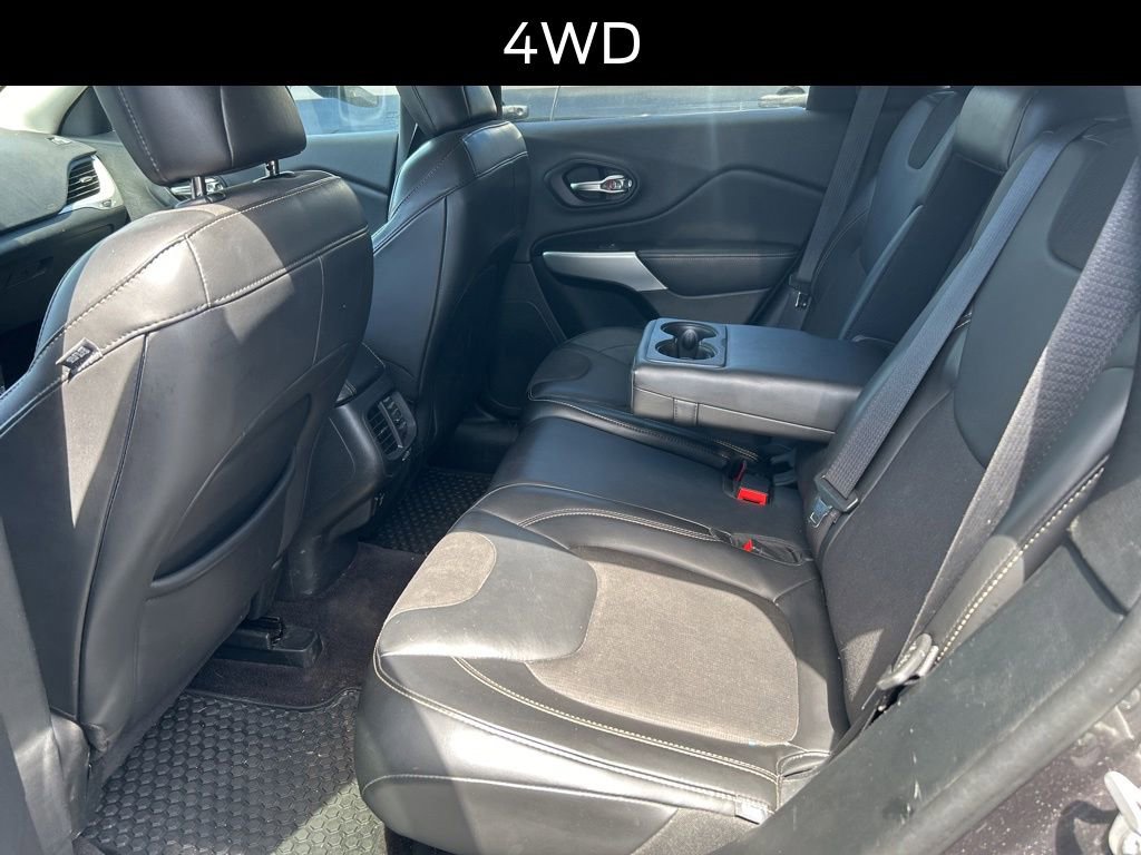 Used 2018 Jeep Cherokee Latitude Plus w/ Cold Weather Group AWD/4WD image 16