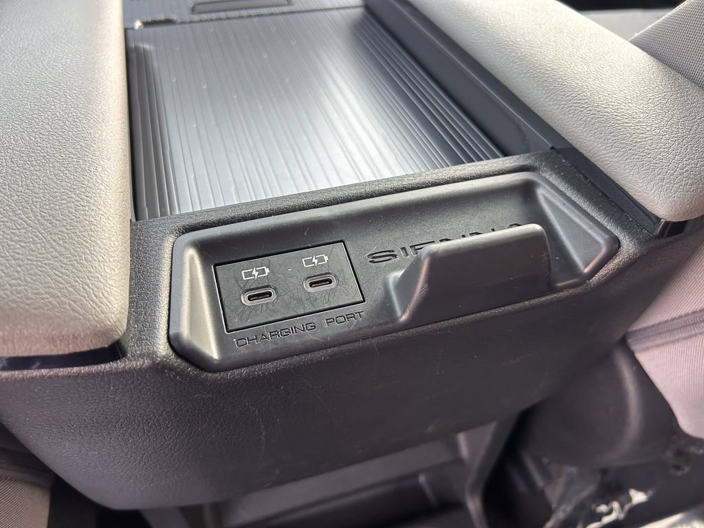 Used 2025 Toyota Sienna LE FWD image 34