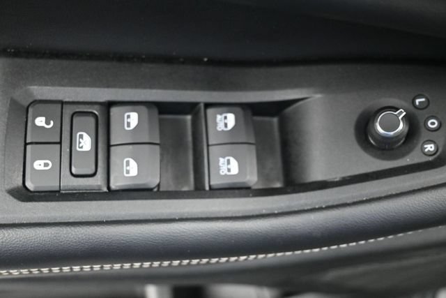 Used 2025 Jeep Grand Cherokee Altitude AWD/4WD image 7