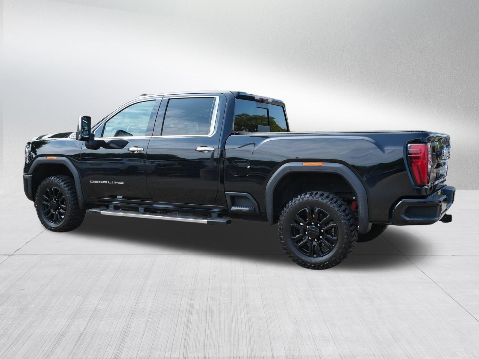 Used 2024 GMC Sierra 2500 Denali w/ Denali Reserve Package AWD/4WD image 5