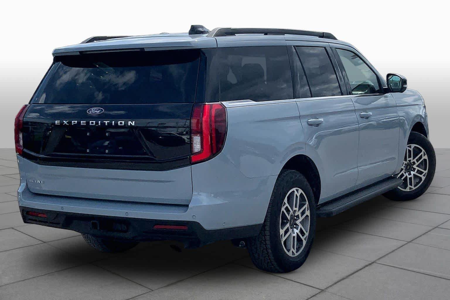 Certified 2025 Ford Expedition Active AWD/4WD image 12