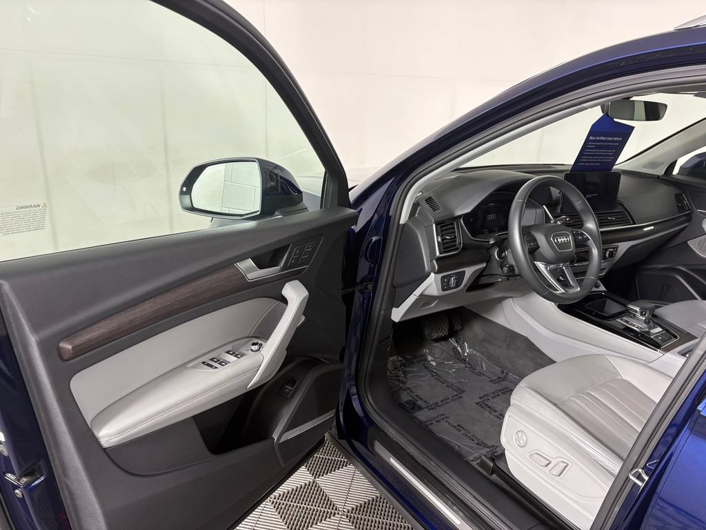 Used 2021 Audi Q5 2.0T Premium Plus w/ Premium Plus Package AWD/4WD image 12