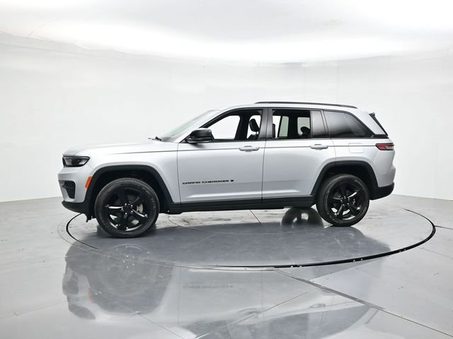 Used 2024 Jeep Grand Cherokee Altitude AWD/4WD image 6