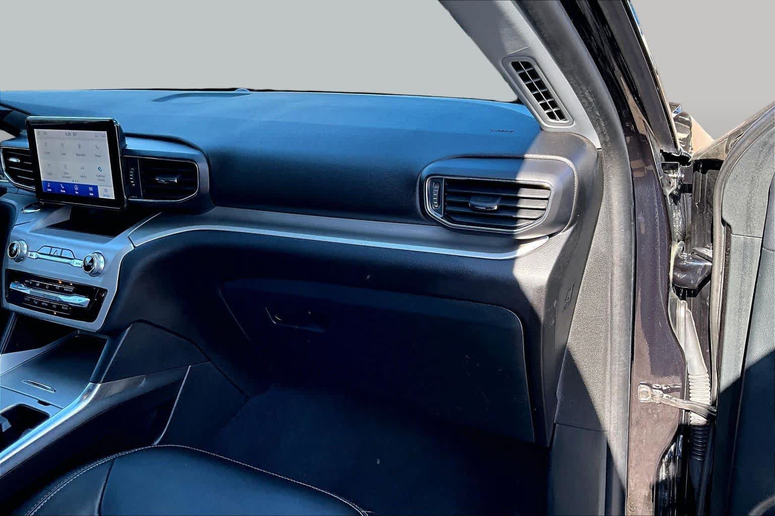 Certified 2024 Ford Explorer XLT RWD image 19