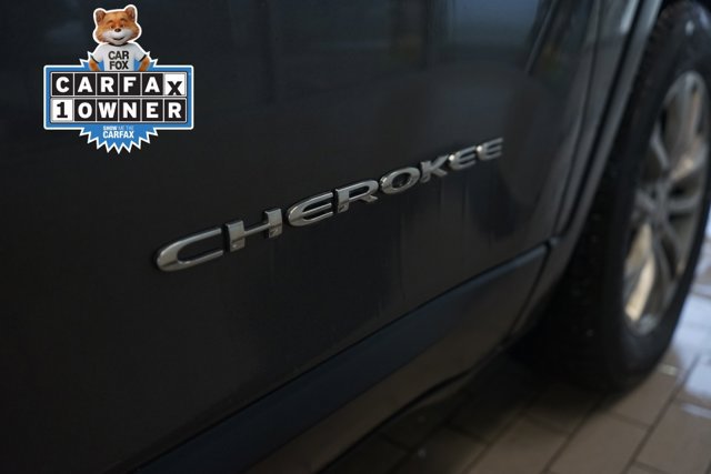 Used 2022 Jeep Cherokee Latitude Lux w/ Mopar Interior Package AWD/4WD image 15