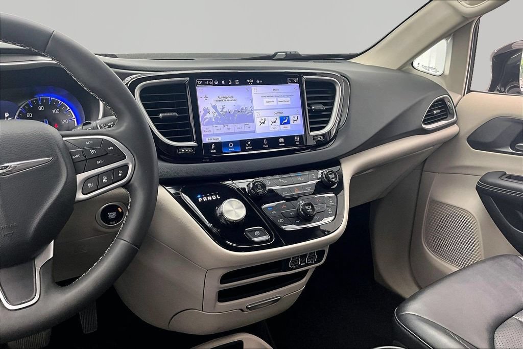 Used 2024 Chrysler Pacifica Touring-L FWD image 6