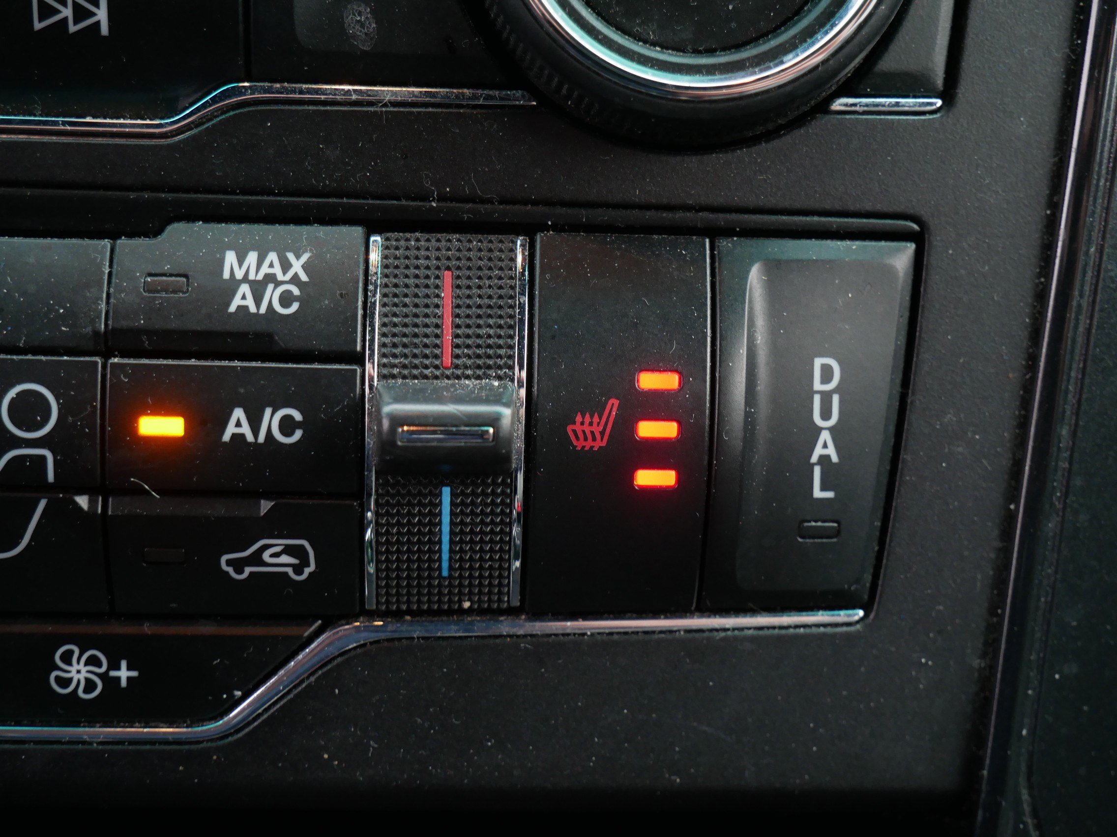 Certified 2017 Ford Explorer XLT w/ Equipment Group 202A image 33