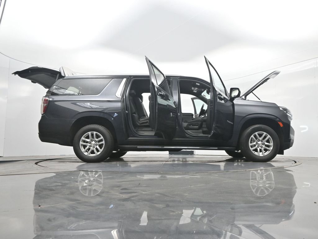 Used 2023 Chevrolet Suburban LT AWD/4WD image 45