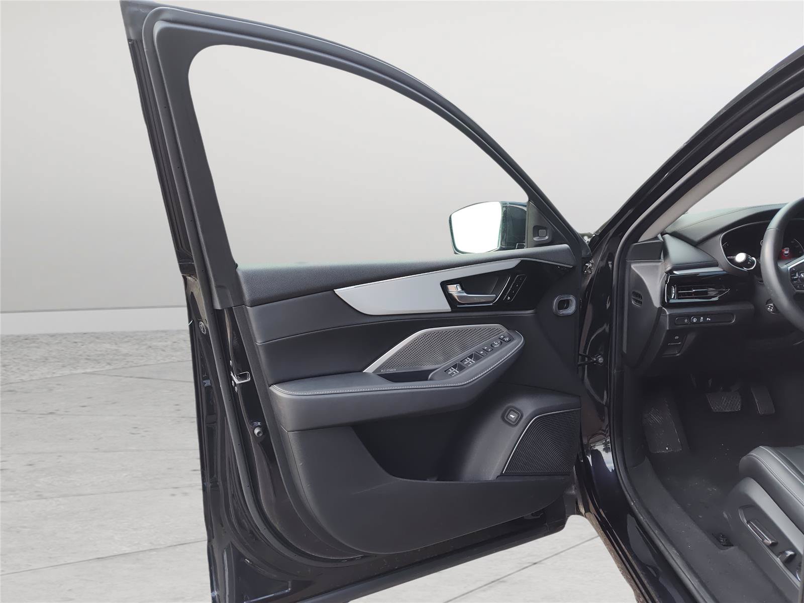 Used 2024 Acura MDX SH-AWD w/ Technology Package image 9
