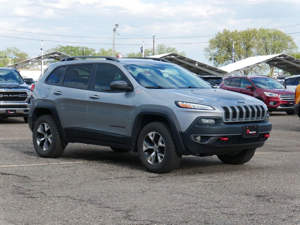 Used 2017 Jeep Cherokee Trailhawk w/ Cold Weather Group AWD/4WD video 1