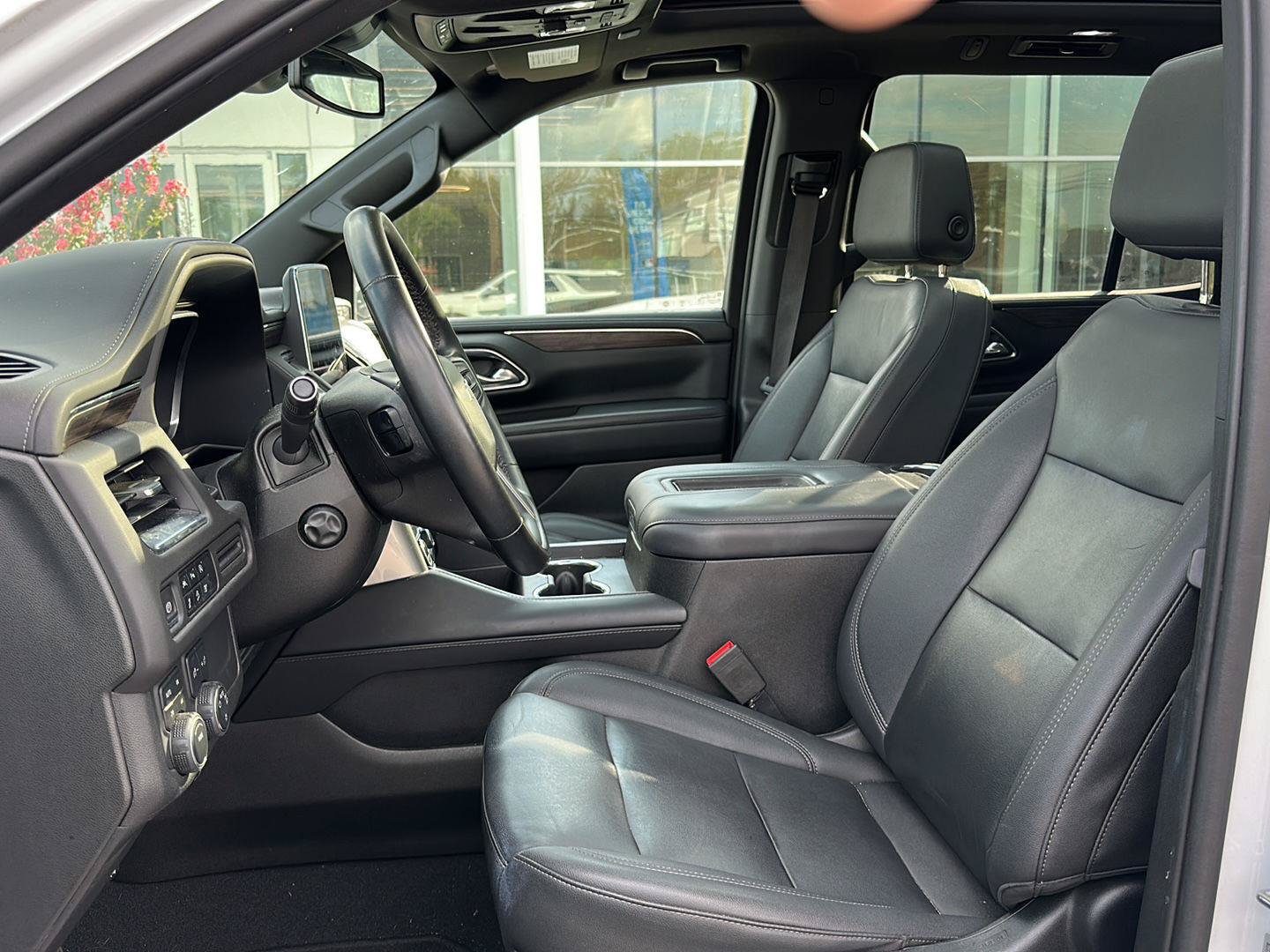 Used 2023 Chevrolet Tahoe Z71 w/ Luxury Package AWD/4WD image 10