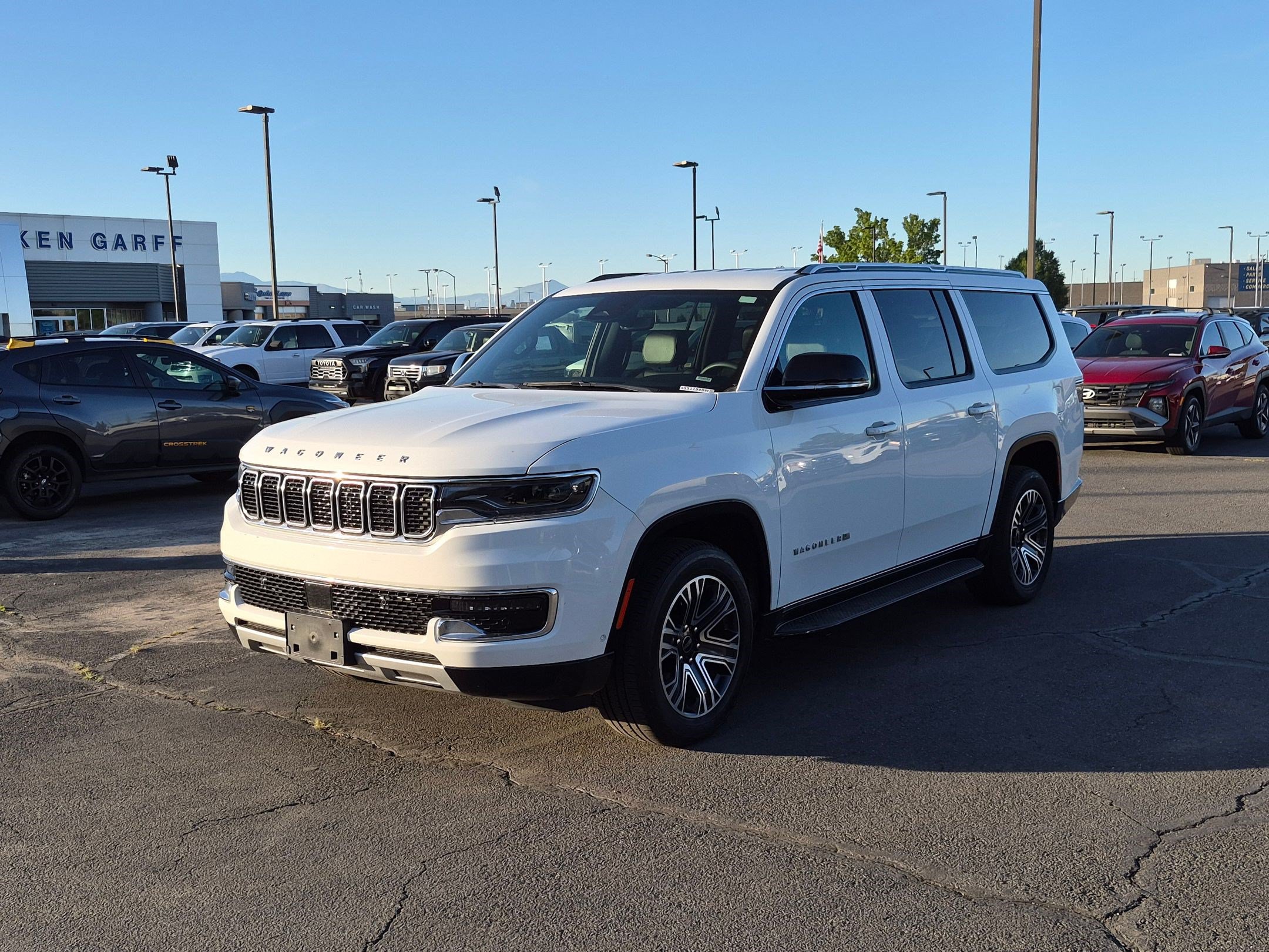 Used 2025 Jeep Wagoneer L Series II AWD/4WD image 11