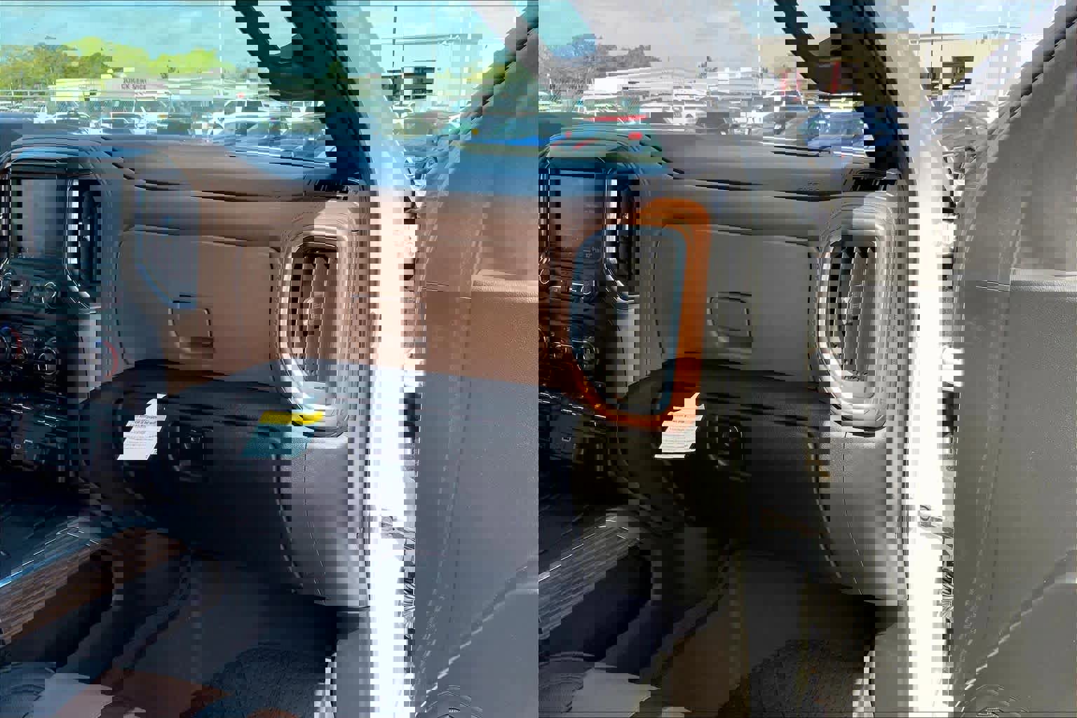 Used 2021 Chevrolet Silverado 1500 High Country w/ Technology Package image 18