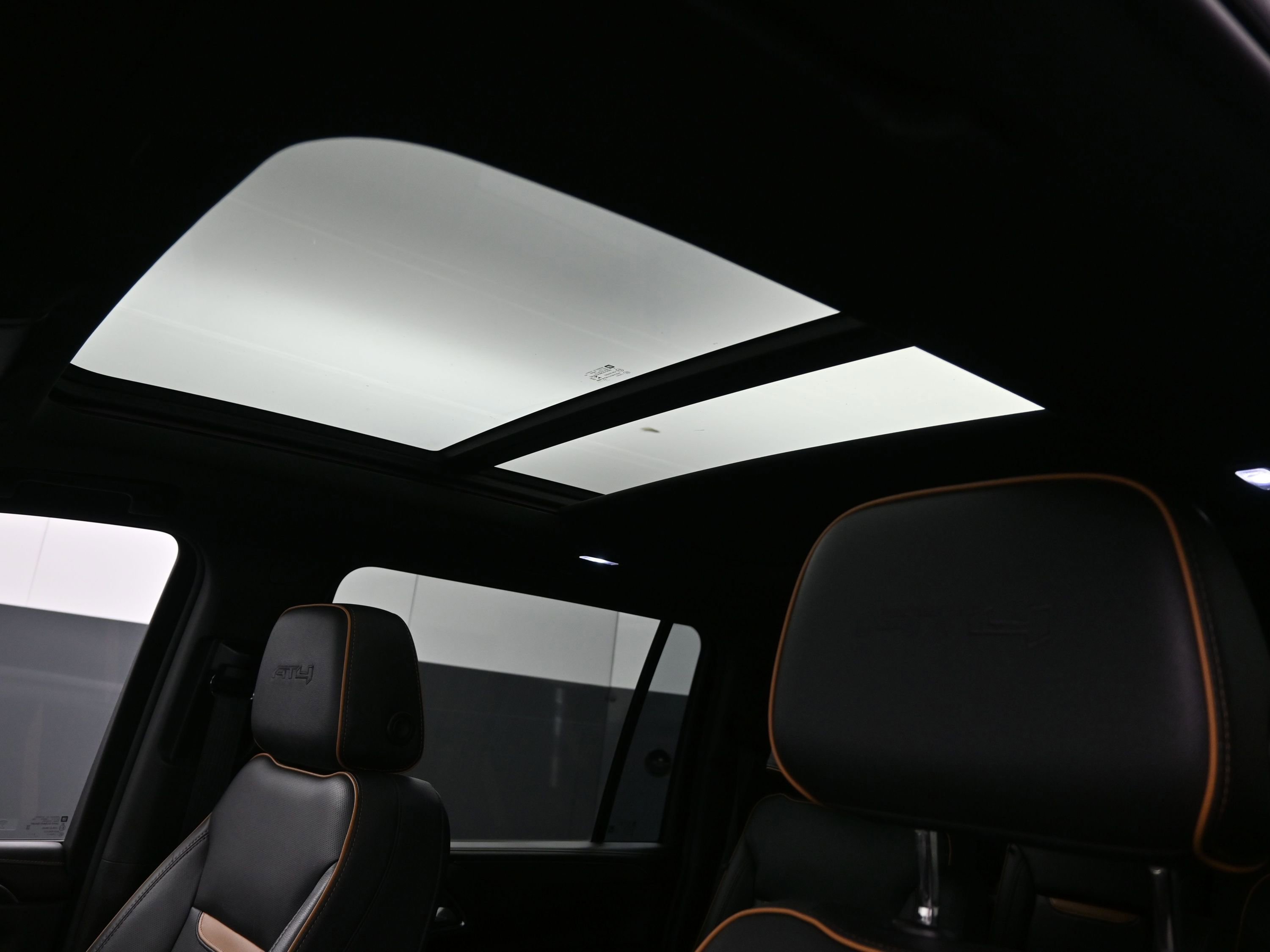 Used 2022 GMC Yukon XL AT4 image 39