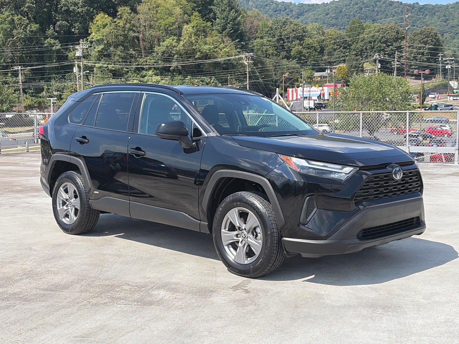 Used 2024 Toyota RAV4 LE AWD/4WD image 1