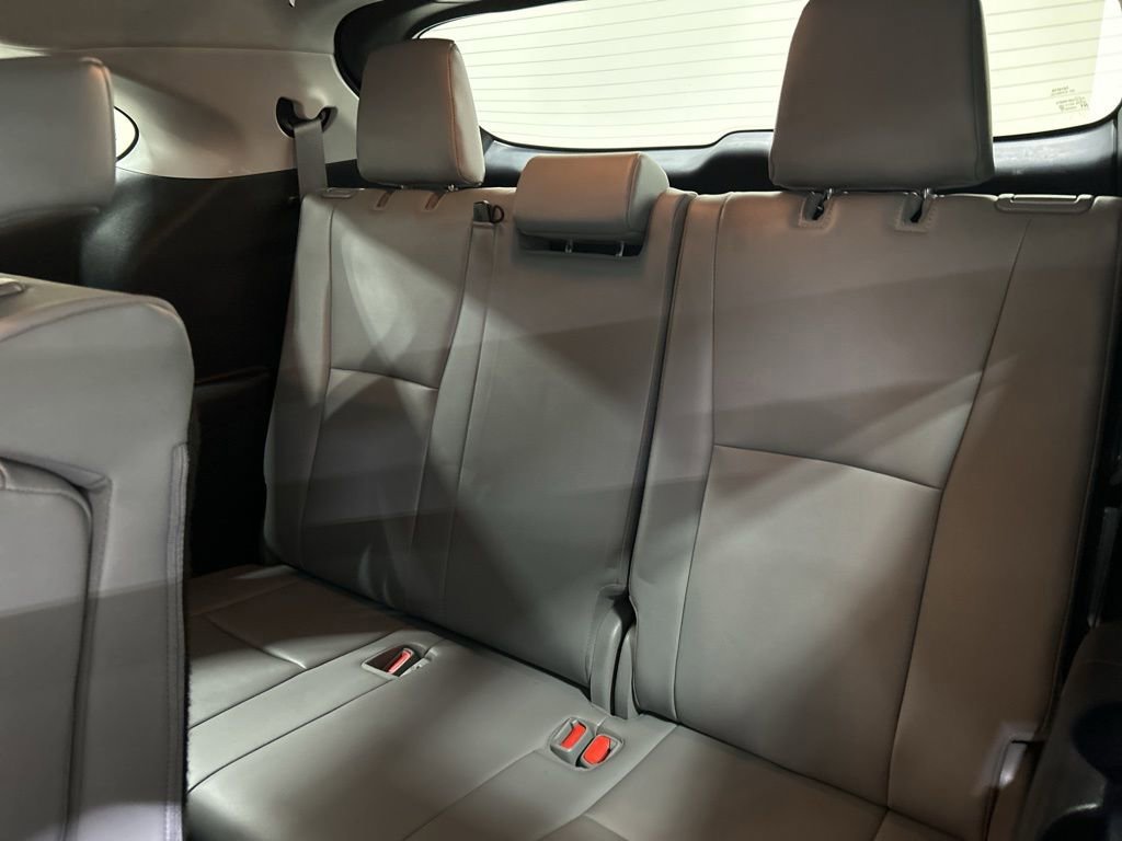 Used 2021 Toyota Highlander XLE AWD/4WD image 31