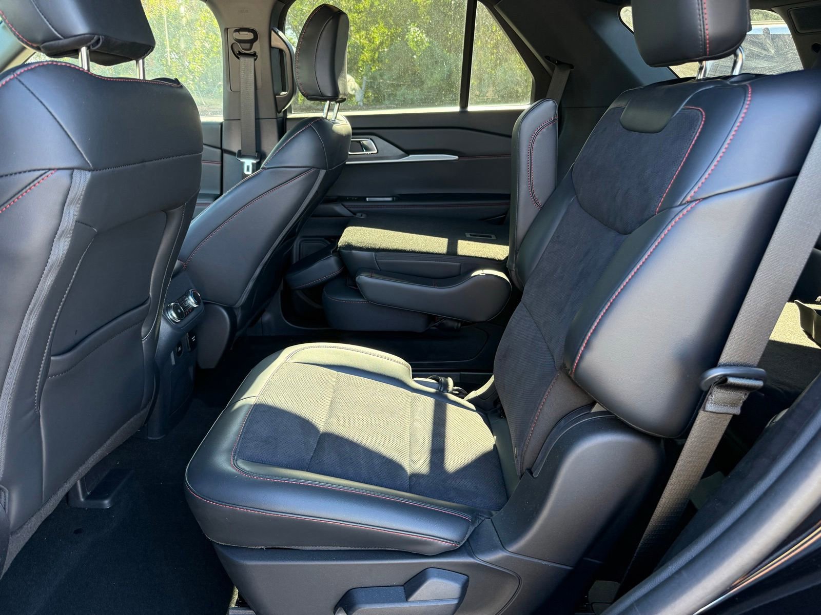 Certified 2025 Ford Explorer ST w/ Sun And Sound Package AWD/4WD image 13