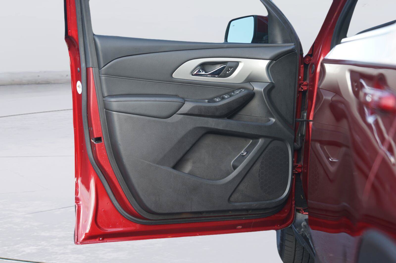 Used 2023 Chevrolet Traverse LT FWD image 32