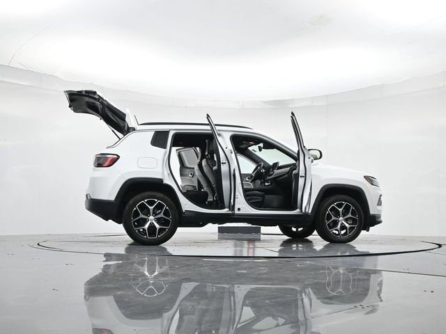 Used 2024 Jeep Compass Latitude image 51