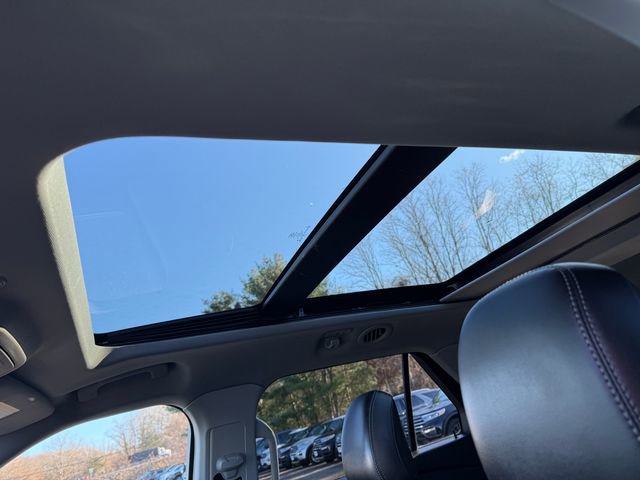 Certified 2022 Ford Explorer XLT w/ Equipment Group 202A image 7