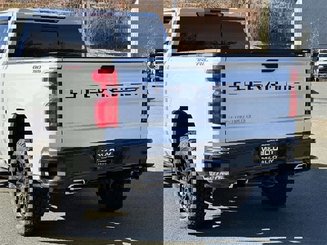 Used 2021 Chevrolet Silverado 1500 LT Trail Boss w/ Convenience Package II image 3