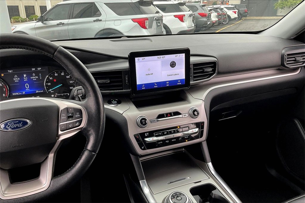 Certified 2020 Ford Explorer XLT w/ Equipment Group 202A image 5