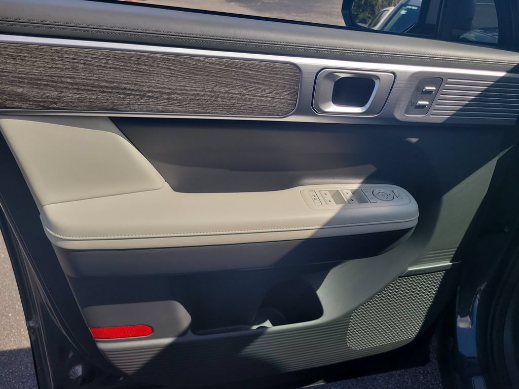 Used 2025 Hyundai Santa Fe Calligraphy FWD image 14