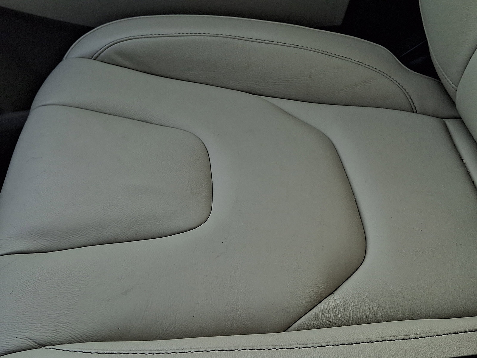 Certified 2019 Ford Edge Titanium w/ Cold Weather Package image 26