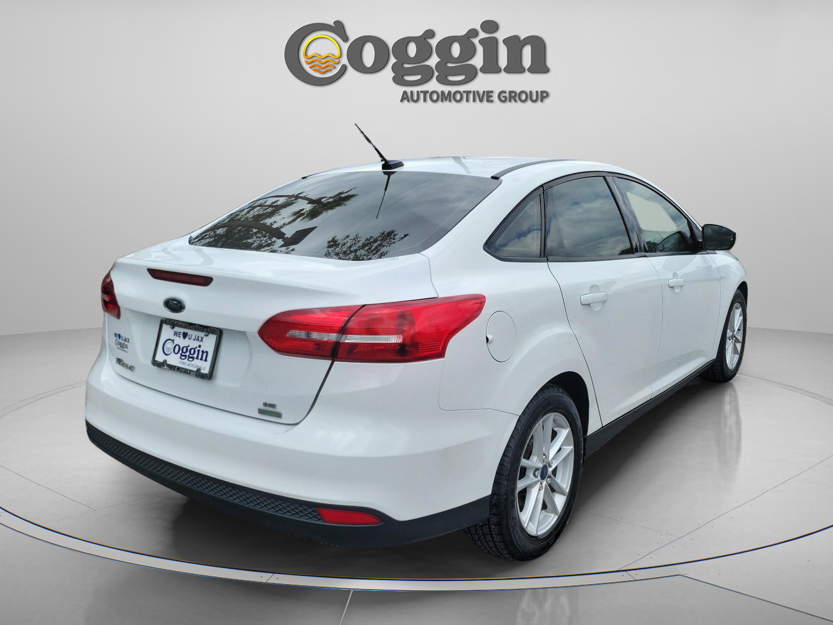 Certified 2017 Ford Focus SE FWD image 3