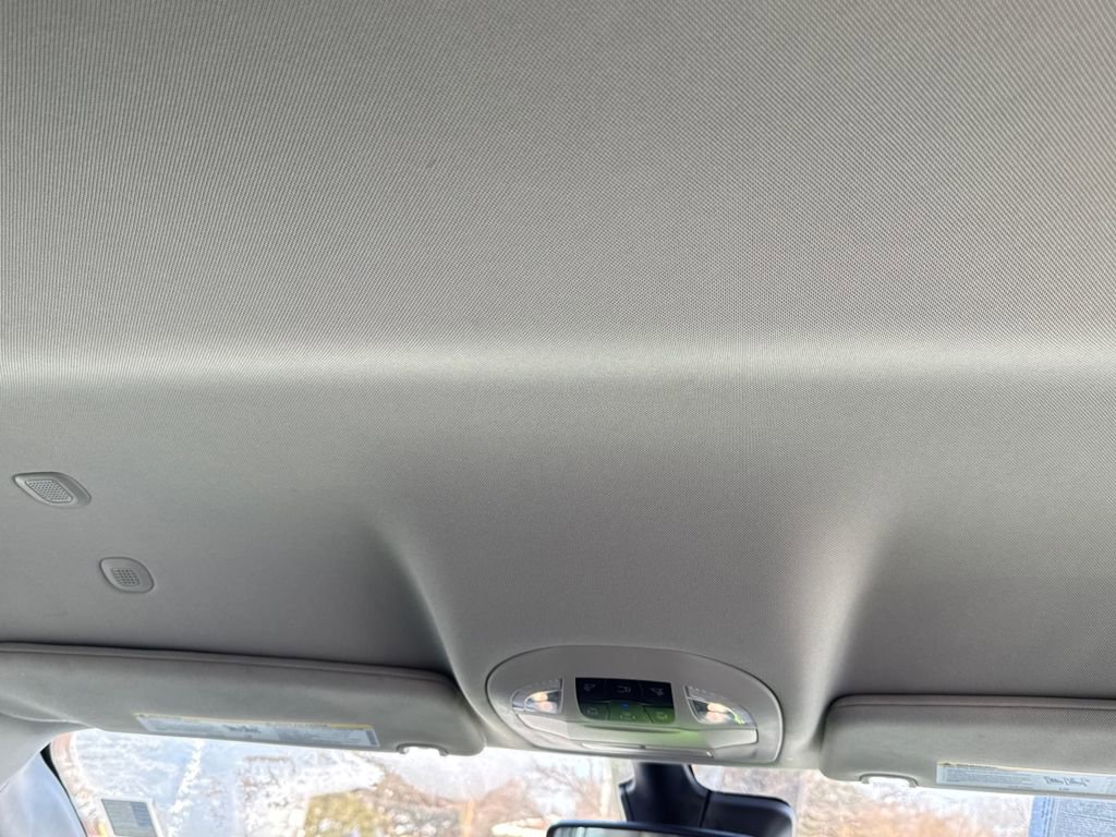 Used 2024 Chrysler Pacifica Touring-L image 12