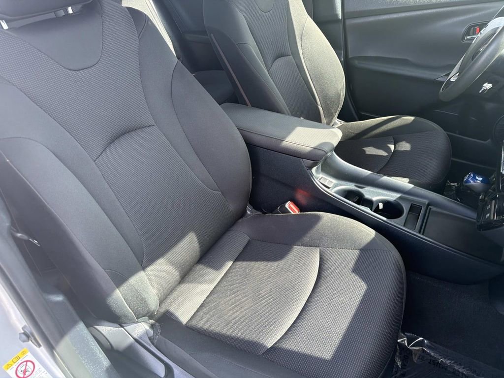 Used 2019 Toyota Prius L Eco w/ Carpet Mat Package FWD image 25