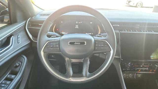 Used 2025 Jeep Grand Cherokee Limited image 26