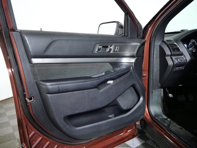 Certified 2018 Ford Explorer XLT w/ Equipment Group 202A AWD/4WD image 17