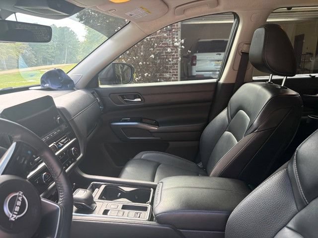 Used 2024 Nissan Pathfinder SL w/ SL Premium Package FWD image 4