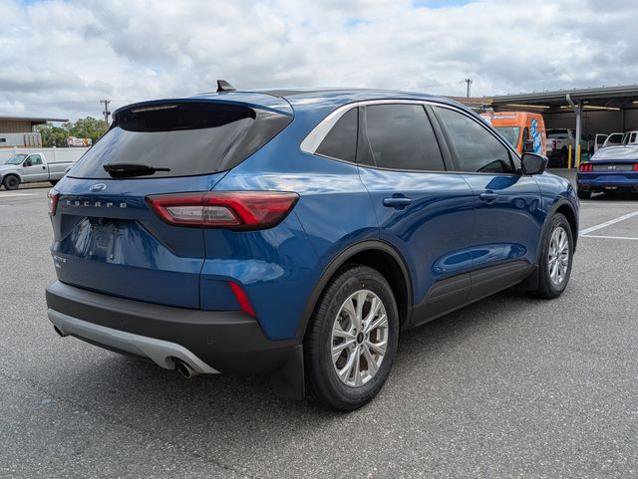 Certified 2023 Ford Escape Active w/ Tech Pack #2 FWD image 3