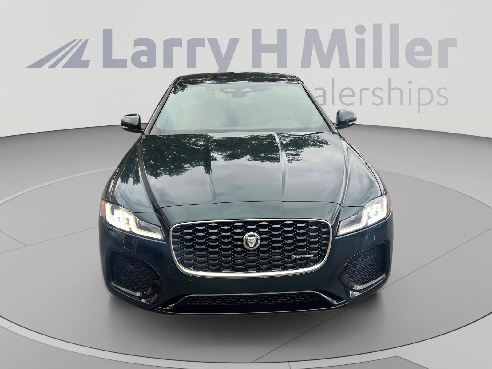 Used 2024 Jaguar XF R-Dynamic SE AWD/4WD image 8