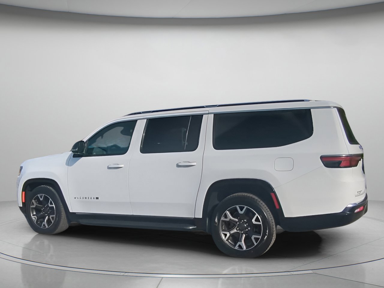 Used 2023 Jeep Wagoneer L Series III w/ Preferred Equipment Group image 14