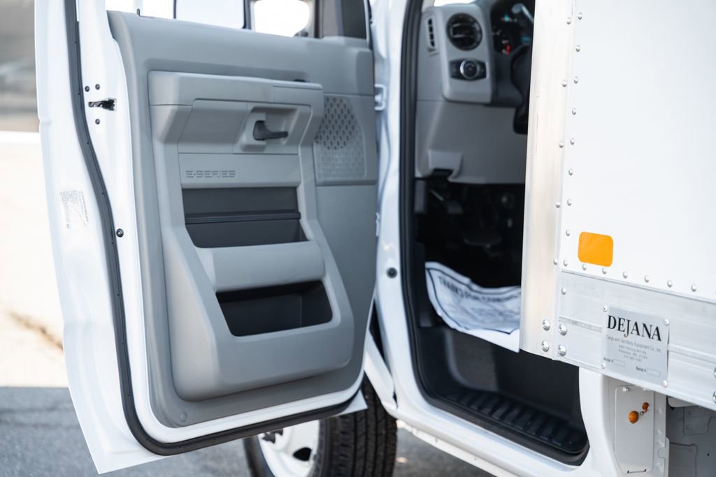 Certified 2023 Ford E-450 and Econoline 450 Super Duty w/ Power Windows & Locks Group RWD image 32