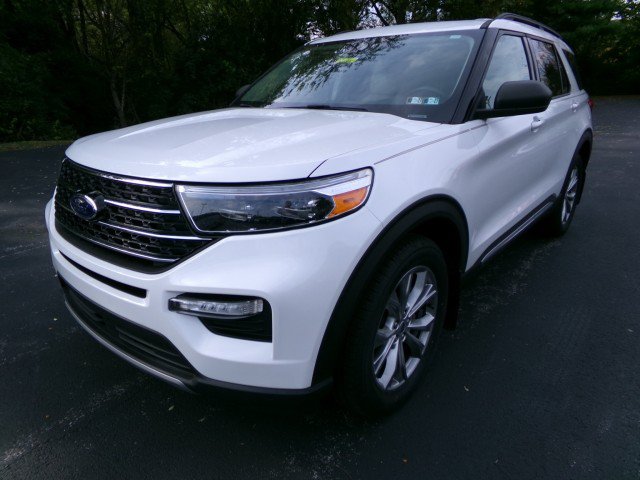 Certified 2021 Ford Explorer XLT w/ Equipment Group 202A AWD/4WD image 4