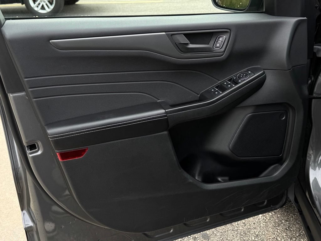 Certified 2025 Ford Escape Active AWD/4WD image 8